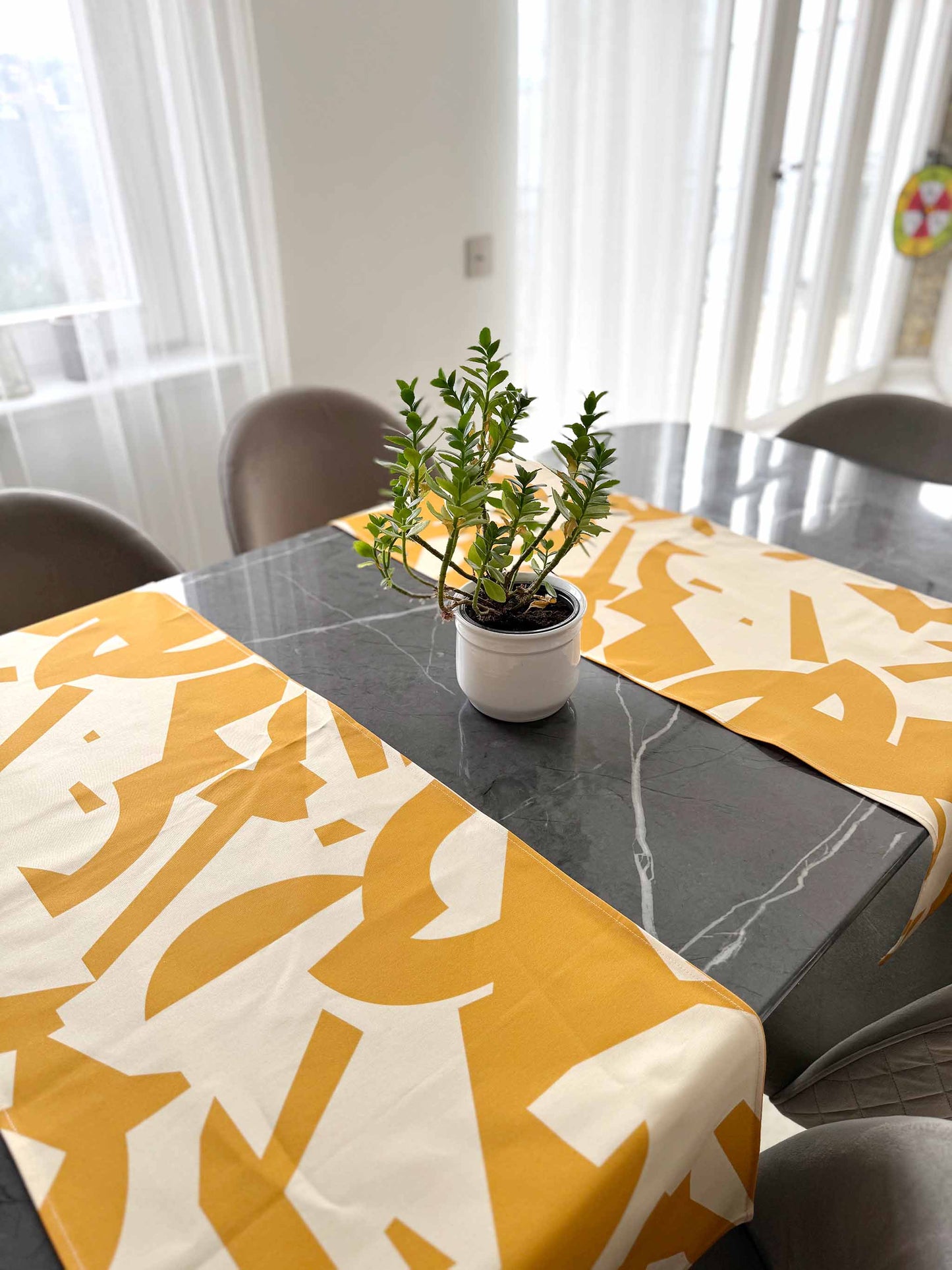 SAI - Table runner