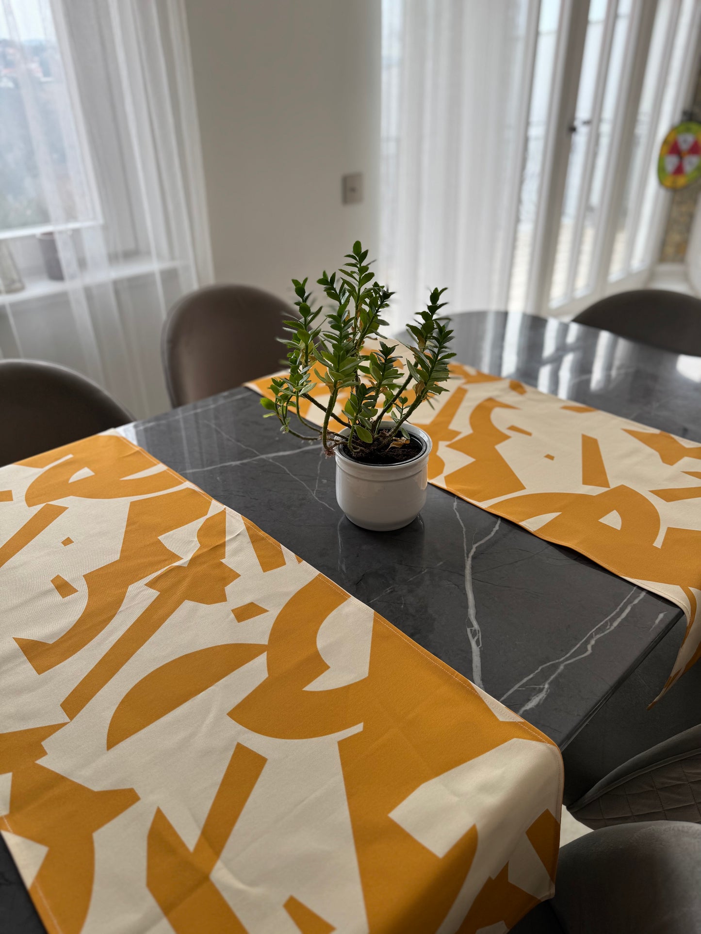 SAI - table runner